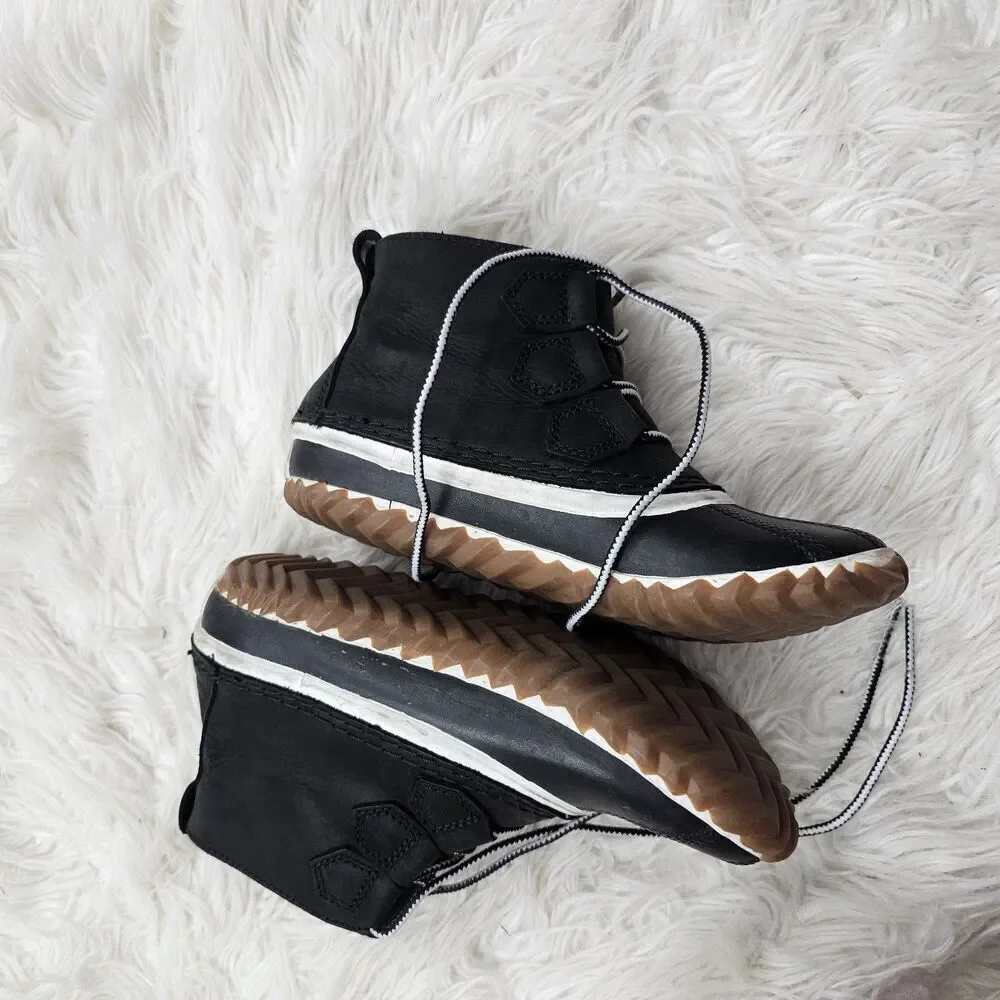 SOREL Out N About Waterproof Black Leather & Rubber Lace Up Duck Boots Size 5